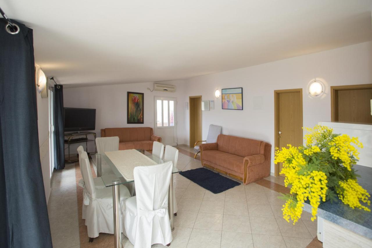 Apartments By The Sea Mavarstica, Ciovo - 12696 Trogir Dış mekan fotoğraf